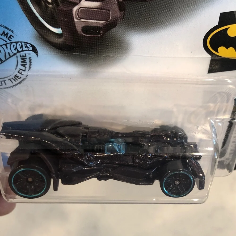 Mattel Hot Wheels Justice League Batmobile - Black and Blue